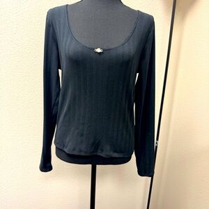 Hollister White flower decor Elegant Black Long Sleeve Top size XL long